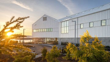 Lever du soleil au nouveau Centre pour la protection des végétaux.