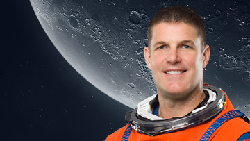 Suivez le premier Canadien à survoler la Lune