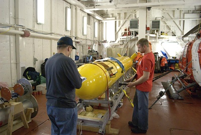 Preparation of the AUV in the hangar of the Louis. Photo by Hans Böggild