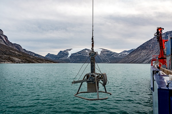 Déploiement du carottier à boîte dans le fjord de Clyde
