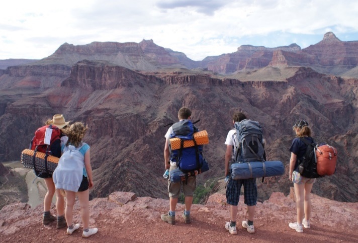 Avec des amis (je suis tout à la gauche), sur le point de descendre dans le Grand Canyon.   
