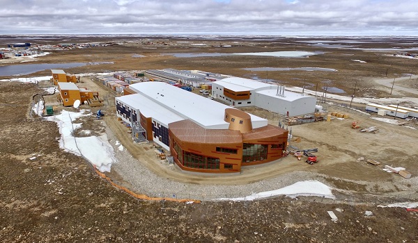  Le campus de la Station canadienne de recherche dans l’Extrême-Arctique (SCREA) est en construction à Cambridge Bay, Nunavut. (Crédit: POLAIRE)