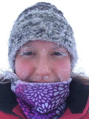 Simone Charron a visité Cambridge Bay, Nunavut pendant l’hiver pour appuyer le projet de la SCREA. 