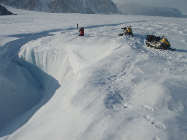 A time-lapse camera is installed to monitor the evolution of a moulin on the Belcher Glacier (May 2012).